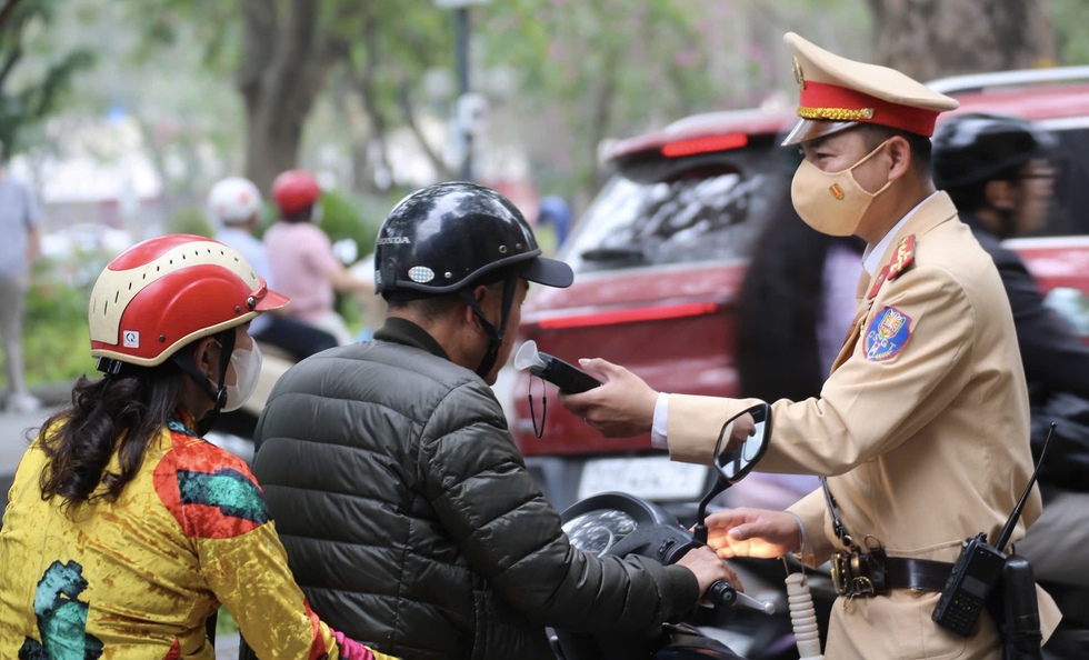 Nồng độ cồn tiếp tục l&agrave; lỗi mắc nhiều nhất trong ng&agrave;y m&ugrave;ng 2 tết- Ảnh 1.