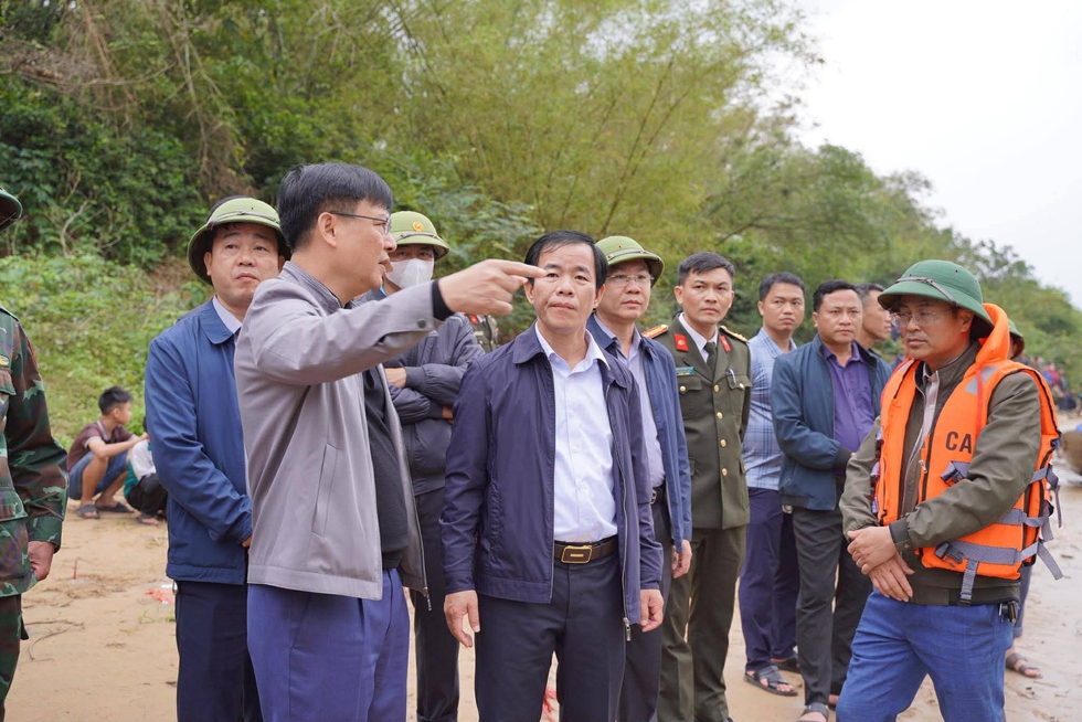 Tiếng gọi lạc giọng giữa m&ecirc;nh mang s&ocirc;ng Gianh 'về với mẹ kẻo lạnh...'- Ảnh 4.