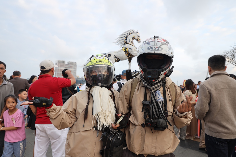 Đ&oacute;n tết 2026 tr&ecirc;n y&ecirc;n xe: Cặp đ&ocirc;i 9X phượt xuy&ecirc;n Việt từ Bắc v&agrave;o Nam - Ảnh 2.