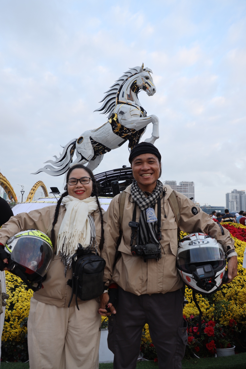 Đ&oacute;n tết 2026 tr&ecirc;n y&ecirc;n xe: Cặp đ&ocirc;i 9X phượt xuy&ecirc;n Việt từ Bắc v&agrave;o Nam - Ảnh 1.