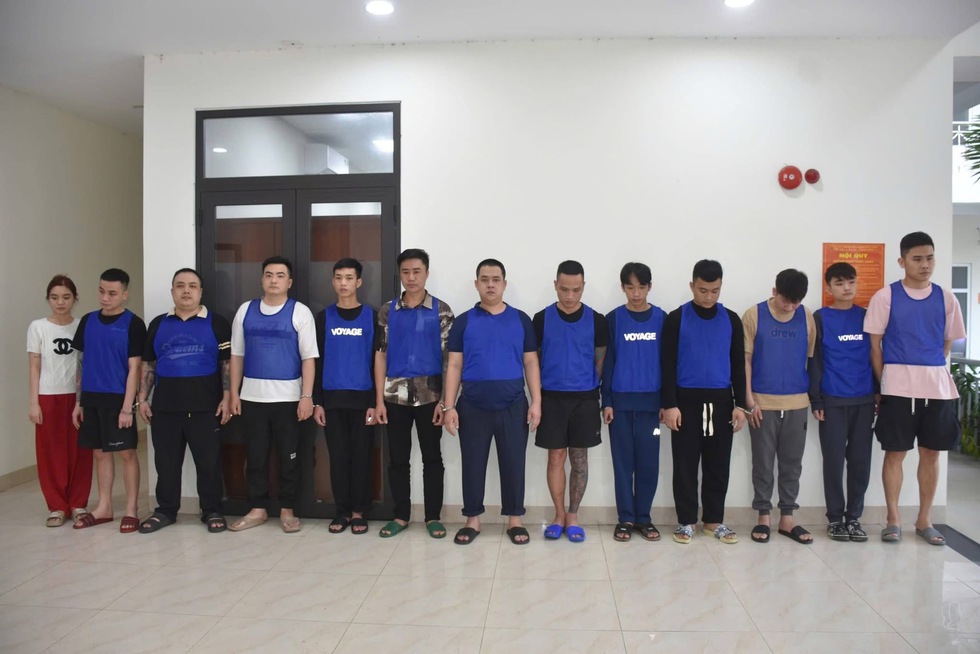 Bắt nh&oacute;m lừa đảo từ Campuchia về Việt Nam đ&oacute;n tết: Thủ đoạn 'rửa tiền' ra sao?- Ảnh 2.