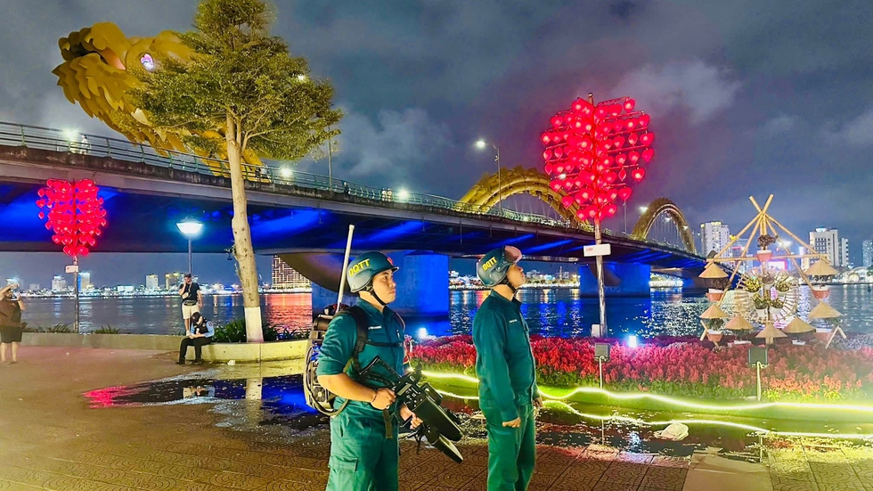 Đ&agrave; Nẵng huy động qu&acirc;n đội, c&ocirc;ng an xử l&yacute; drone bay tr&aacute;i ph&eacute;p ở v&ugrave;ng cấm- Ảnh 2.