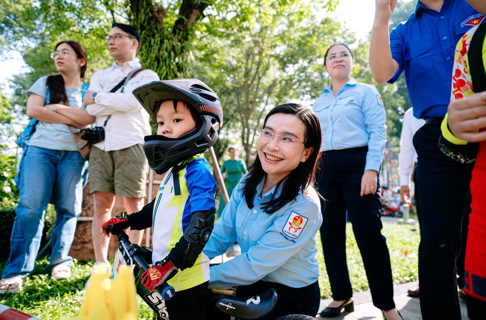 'Xu&acirc;n sẻ chia - Tết y&ecirc;u thương' đến với trẻ mồ c&ocirc;i, kh&oacute; khăn- Ảnh 5.