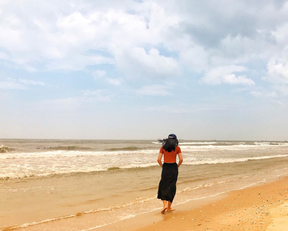 'Bên em là biển rộng' - sức mạnh của sự tối giản- Ảnh 1.