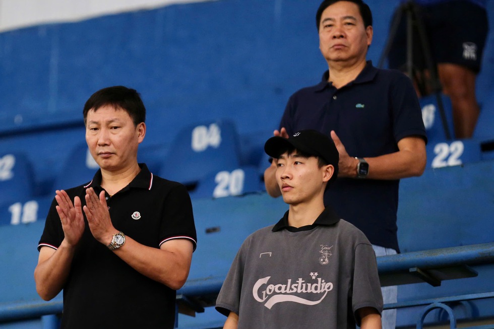 Becamex TP.HCM đ&aacute;nh bại CLB H&agrave; Tĩnh nhờ si&ecirc;u phẩm, HLV Nhật Bản thở ph&agrave;o - Ảnh 2.