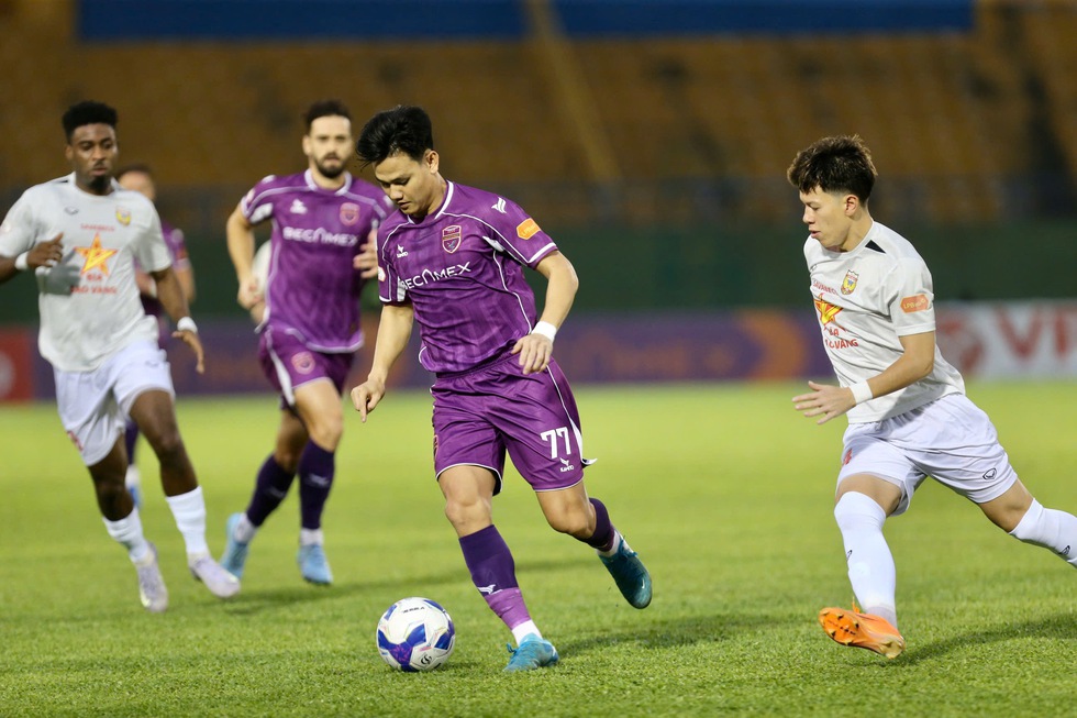 Becamex TP.HCM đ&aacute;nh bại CLB H&agrave; Tĩnh nhờ si&ecirc;u phẩm, HLV Nhật Bản thở ph&agrave;o - Ảnh 3.