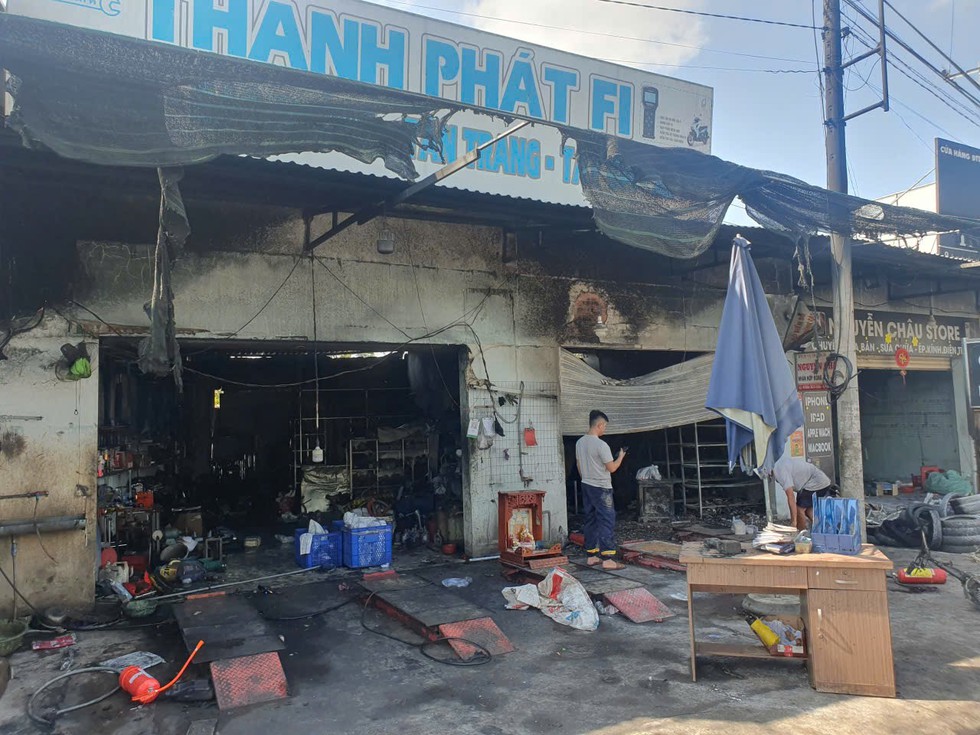 Điều tra vụ ch&aacute;y tiệm sửa xe đạp điện khiến 2 anh em ruột tử vong- Ảnh 1.