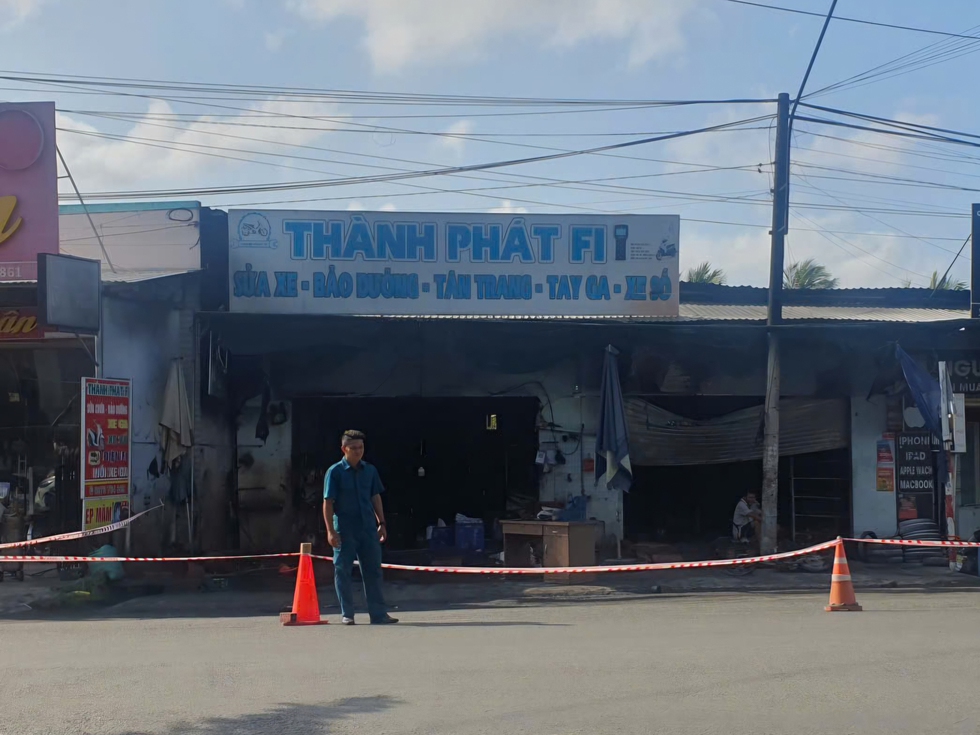 Điều tra vụ ch&aacute;y tiệm sửa xe đạp điện khiến 2 anh em ruột tử vong- Ảnh 4.