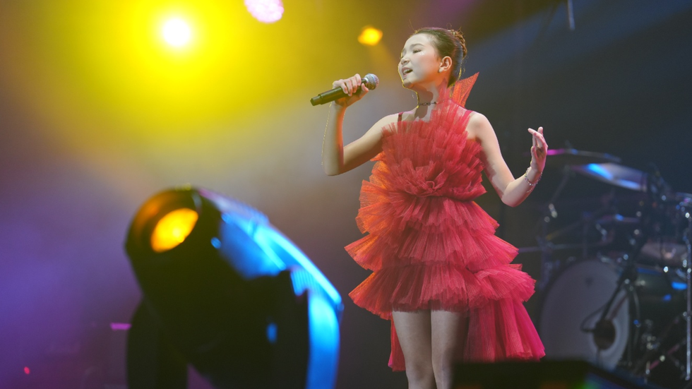 Emily Wagner c&oacute; bố l&agrave; người Đức v&agrave; mẹ l&agrave; người Việt Nam, 8 tuổi bắt đầu được gia đ&igrave;nh định hướng theo con đường nghệ thuật chuy&ecirc;n nghiệp