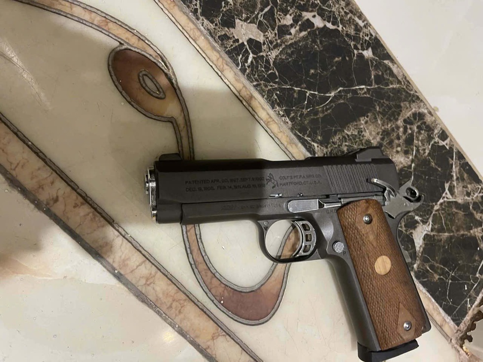 Điều tra vụ xô xát có tiếng súng nổ và chất nghi ma túy tại khách sạn- Ảnh 1.