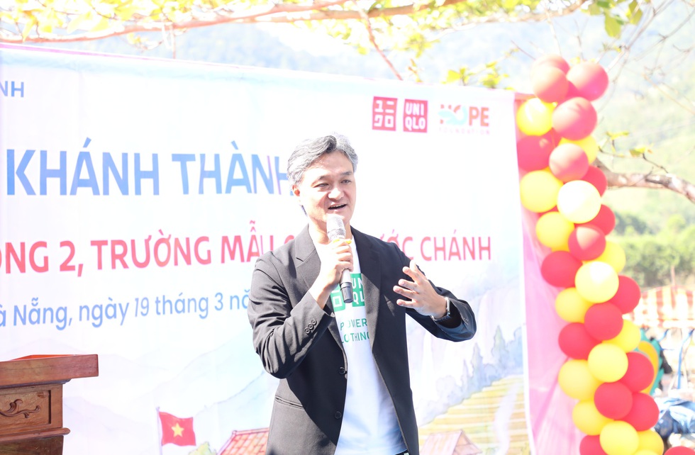 Con c&oacute; trường học mới, người mẹ đồng b&agrave;o Giẻ Tri&ecirc;ng rưng rưng hạnh ph&uacute;c  - Ảnh 6.