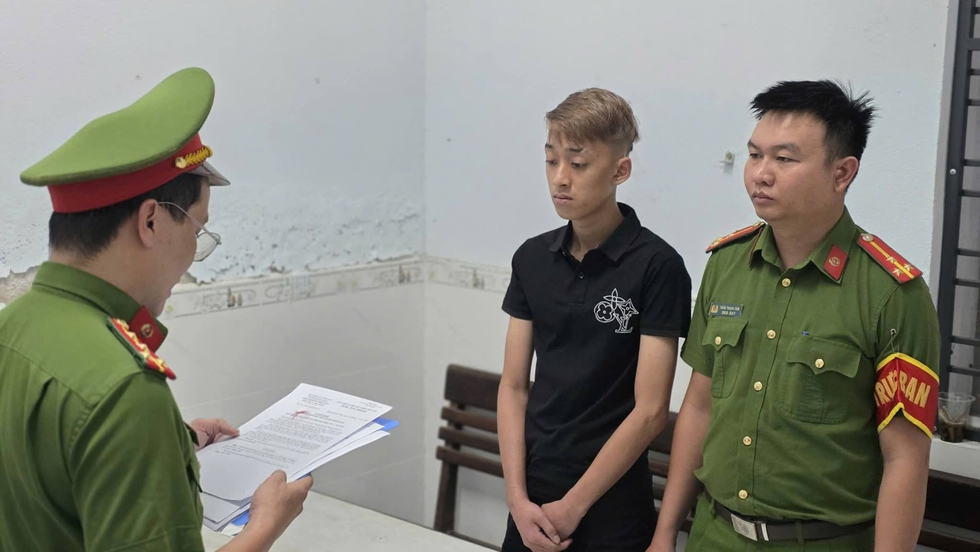 Chủ đậu &ocirc; t&ocirc; trước nh&agrave;, s&aacute;ng dậy ph&aacute;t hiện mất 49 triệu- Ảnh 1.