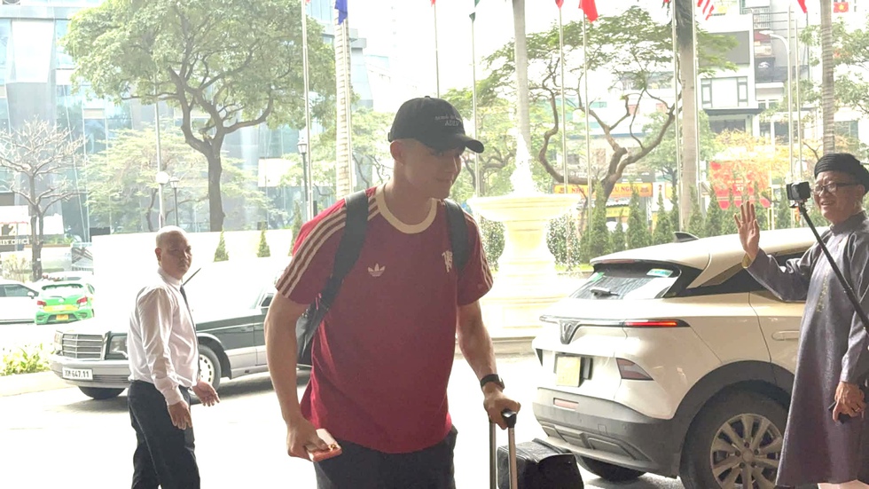 Đội tuyển Việt Nam tập trung 10 giờ s&aacute;ng nay: Xu&acirc;n Son xuất hiện chất lừ, thiếu 5 cầu thủ v&igrave;...- Ảnh 3.