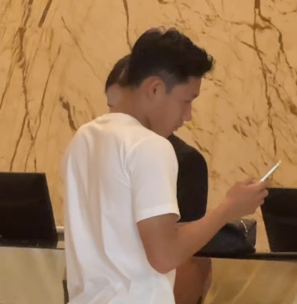 Đội tuyển Việt Nam tập trung 10 giờ s&aacute;ng nay: Xu&acirc;n Son xuất hiện chất lừ, thiếu 5 cầu thủ v&igrave;...- Ảnh 1.