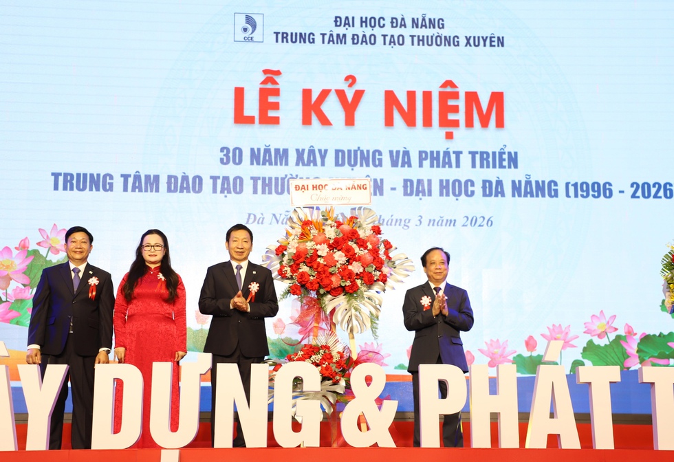 Khi AI 'g&otilde; cửa' giảng đường, Đại học Đ&agrave; Nẵng đẩy mạnh đ&agrave;o tạo số th&ocirc;ng minh- Ảnh 3.