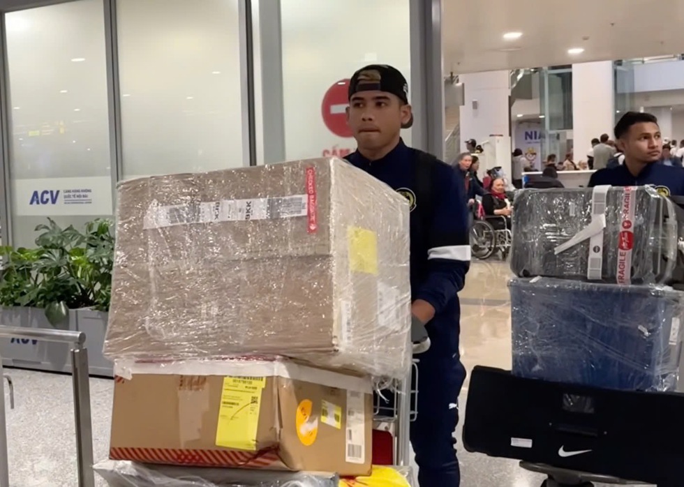 Malaysia đ&atilde; đến H&agrave; Nội với nh&acirc;n sự cực &lsquo;lạ&rsquo;, c&oacute; tới 13 cầu thủ nhập tịch: Đấu Việt Nam ng&agrave;y n&agrave;o?- Ảnh 1.