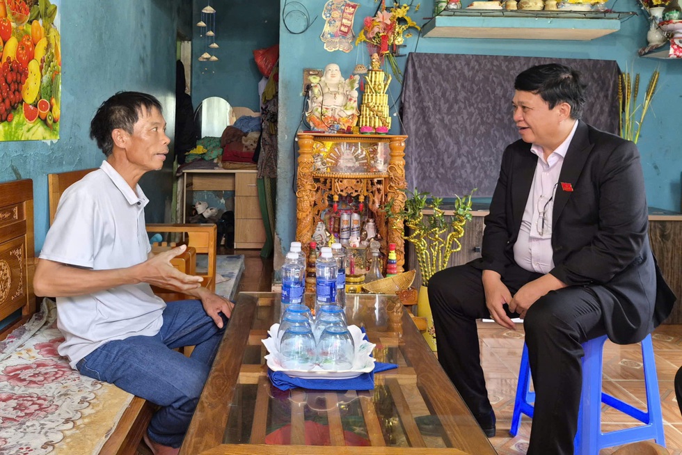 Người đ&agrave;n &ocirc;ng kể lại khoảnh khắc lao xuống biển cứu 2 trẻ nhỏ đuối nước- Ảnh 2.