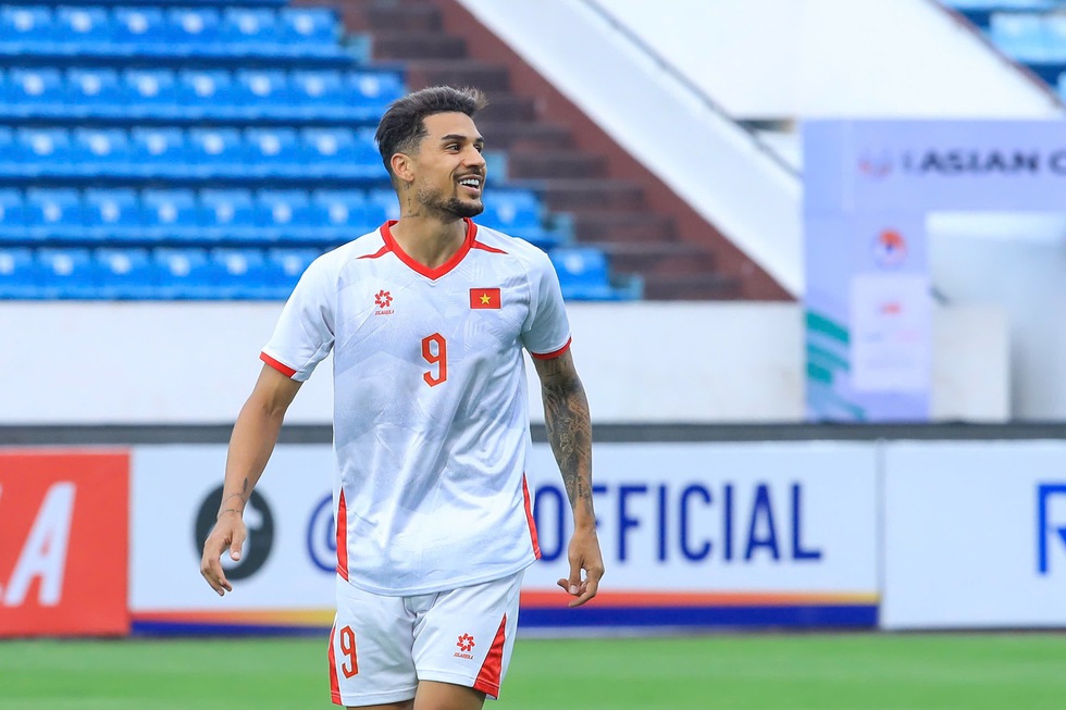 Tin tức mới nhất về đội tuyển Việt Nam: Xu&acirc;n Son kh&ocirc;ng &lsquo;b&eacute;o&rsquo;, VFF b&aacute;n v&eacute; trận Malaysia ở đ&acirc;u?- Ảnh 4.