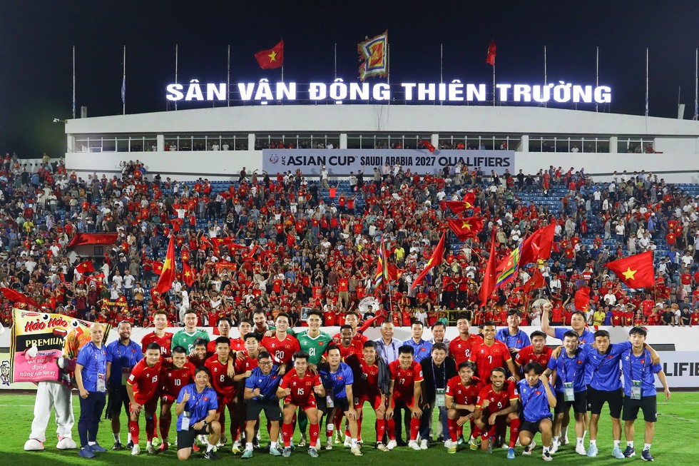 N&oacute;ng: Đội tuyển Việt Nam nhảy vọt l&ecirc;n vị tr&iacute; 98 thế giới sau trận thắng đậm Malaysia - Ảnh 1.