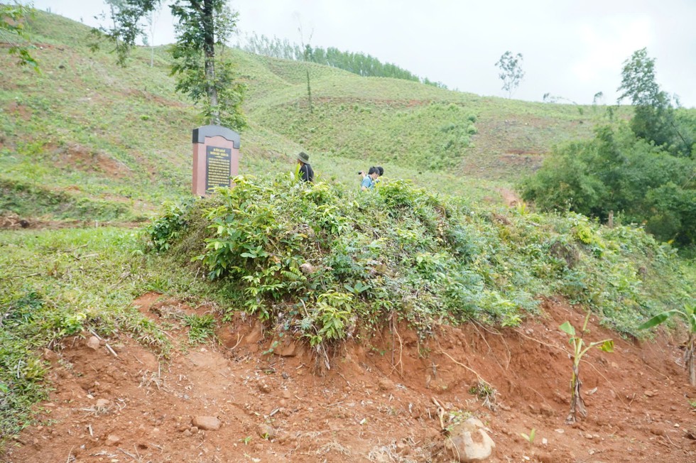 Di t&iacute;ch lịch sử Tru&ocirc;ng M&acirc;y nằm n&eacute;p m&igrave;nh dưới ch&acirc;n d&atilde;y n&uacute;i Một
