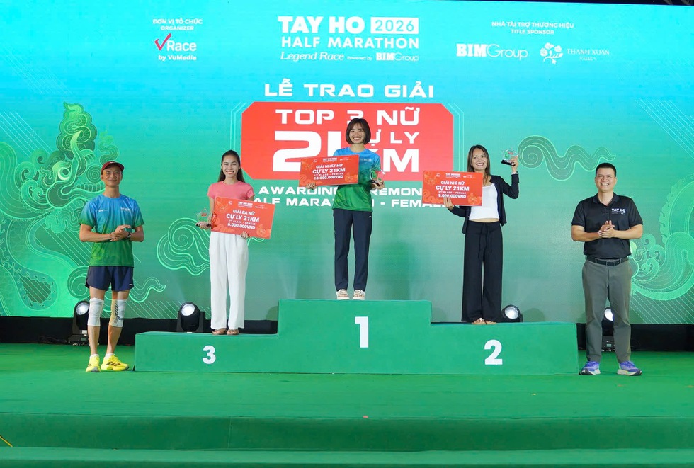 Nguyễn Thị Oanh v&agrave; Nguyễn Trung Cường xuất sắc gi&agrave;nh chức v&ocirc; địch giải b&aacute;n marathon T&acirc;y Hồ- Ảnh 3.