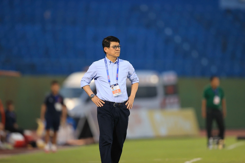 N&oacute;ng: &Ocirc;ng Vũ Tiến Th&agrave;nh bất ngờ l&agrave;m Gi&aacute;m đốc kỹ thuật CLB Ninh B&igrave;nh, HLV Bea Ji-won ngồi ghế n&oacute;ng- Ảnh 1.