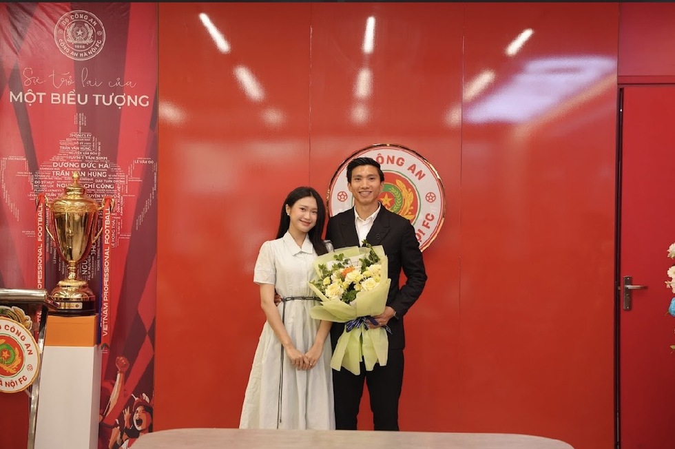Đo&agrave;n Văn Hậu được CLB CAHN t&aacute;i k&yacute; hợp đồng, Do&atilde;n Hải My chứng kiến ng&agrave;y vui của chồng- Ảnh 2.