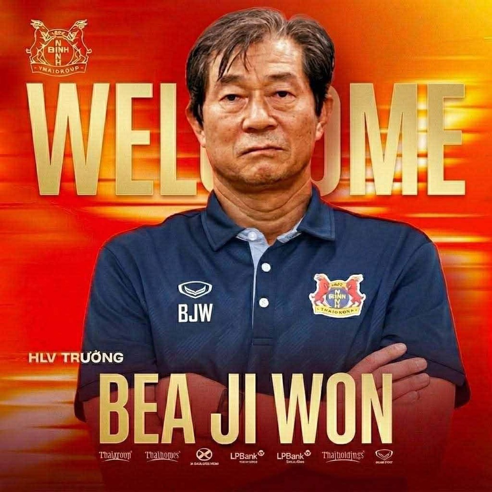 Trợ l&yacute; cũ của HLV Park Hang-seo xuất hiện ở CLB Ninh B&igrave;nh, &ocirc;ng Vũ Tiến Th&agrave;nh đi đ&acirc;u?- Ảnh 1.