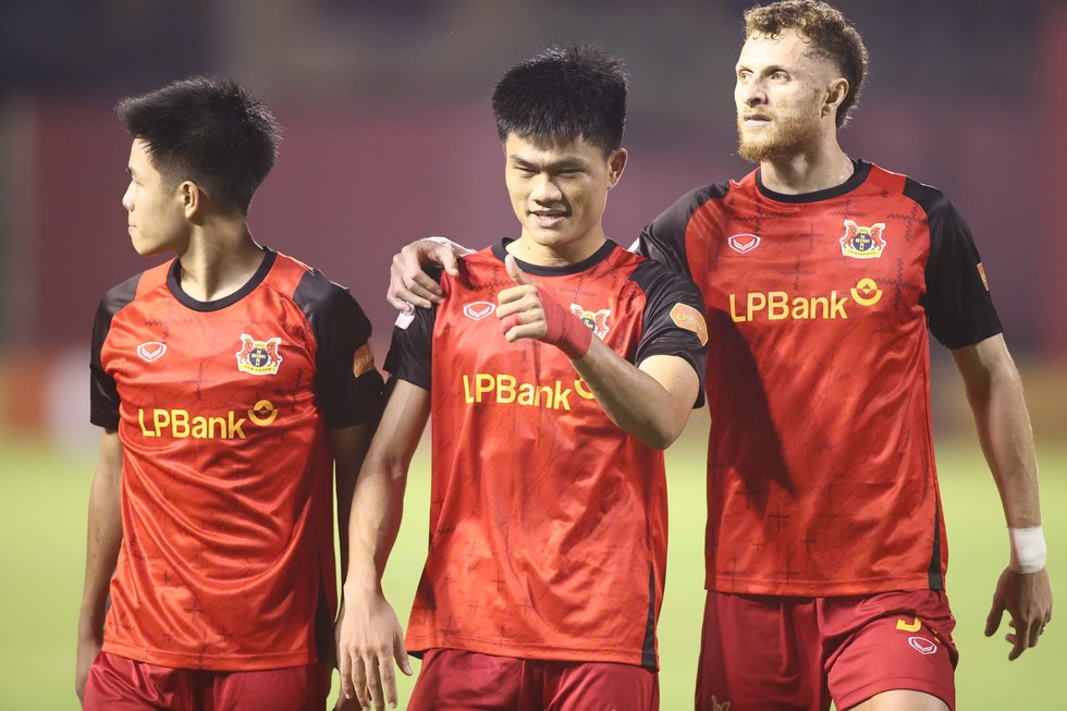 Bảng xếp hạng V-League mới nhất: Ninh B&igrave;nh hồi sinh vững tốp 3, HAGL vẫn nguy cấp v&igrave; gần dưới đ&aacute;y- Ảnh 2.