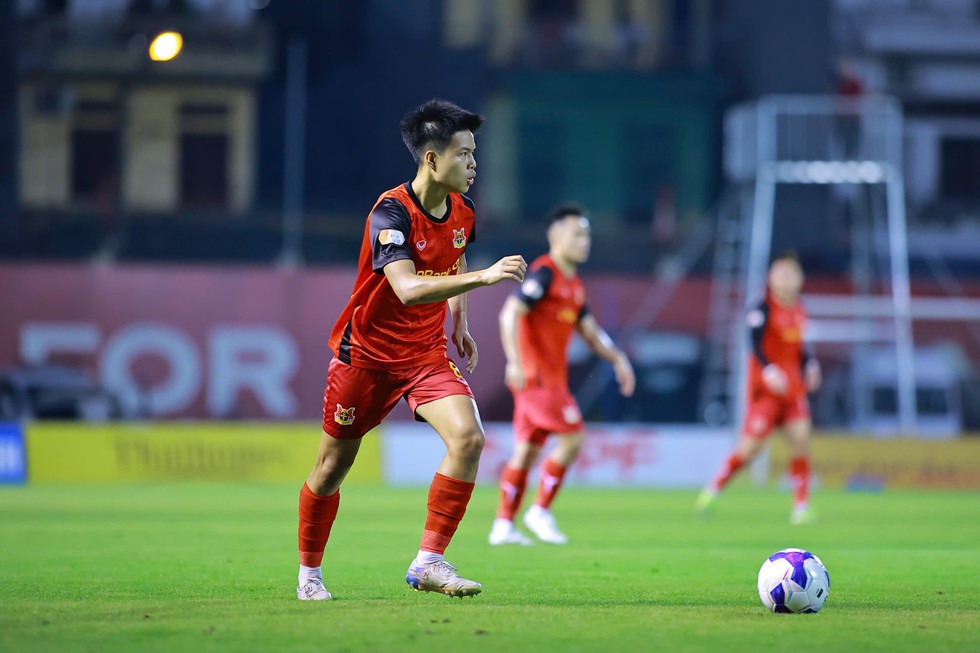 Bảng xếp hạng V-League mới nhất: Ninh B&igrave;nh hồi sinh vững tốp 3, HAGL vẫn nguy cấp v&igrave; gần dưới đ&aacute;y- Ảnh 3.