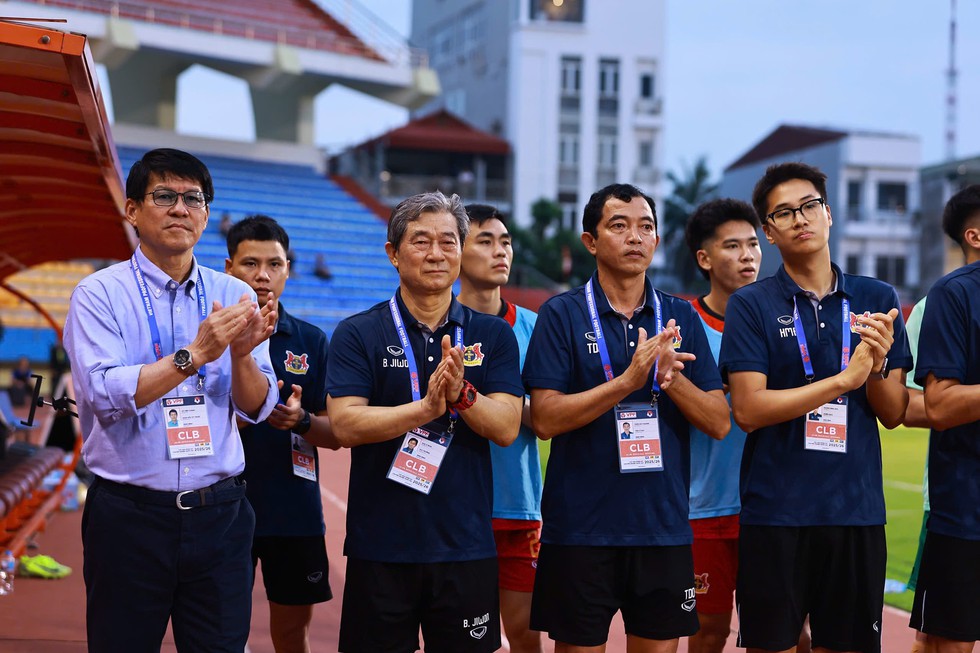 Bảng xếp hạng V-League mới nhất: Ninh B&igrave;nh hồi sinh vững tốp 3, HAGL vẫn nguy cấp v&igrave; gần dưới đ&aacute;y- Ảnh 1.