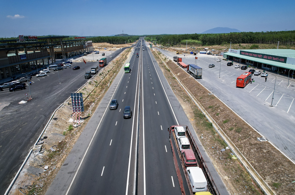 Cao tốc H&agrave; Nội đến C&agrave; Mau đ&atilde; c&oacute; 21 trạm dừng nghỉ hoạt động- Ảnh 1.