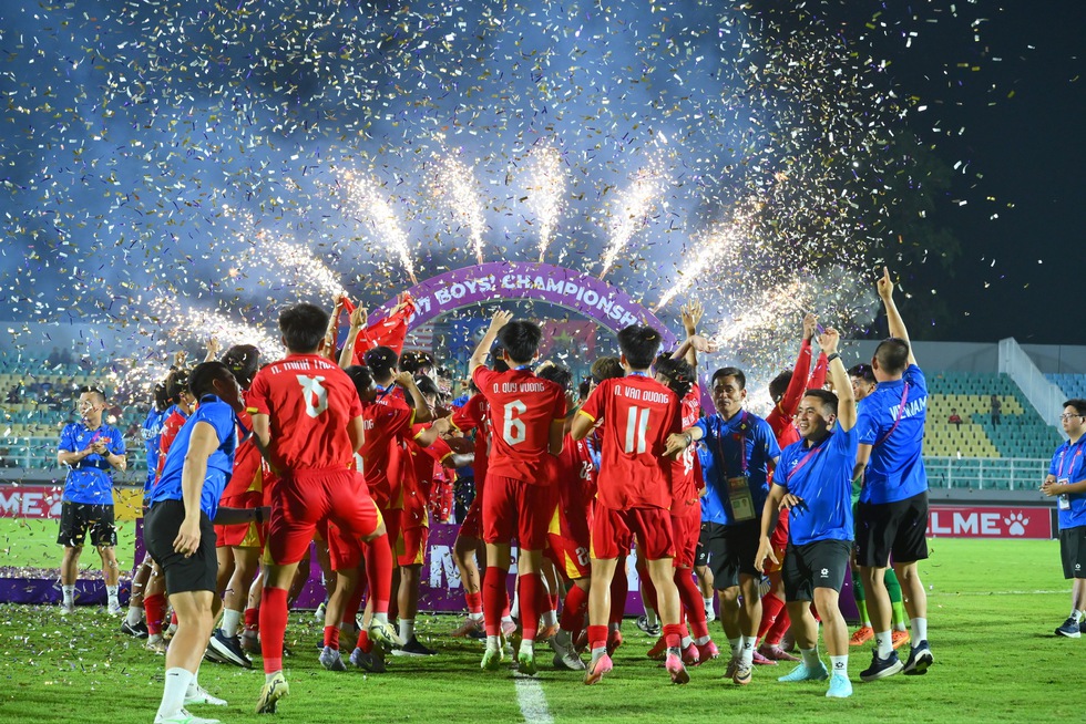 Văn Dương cầu thủ xuất sắc nhất trận chung kết tri &acirc;n nh&acirc;n vật đặc biệt, đ&oacute; l&agrave;&hellip;- Ảnh 1.