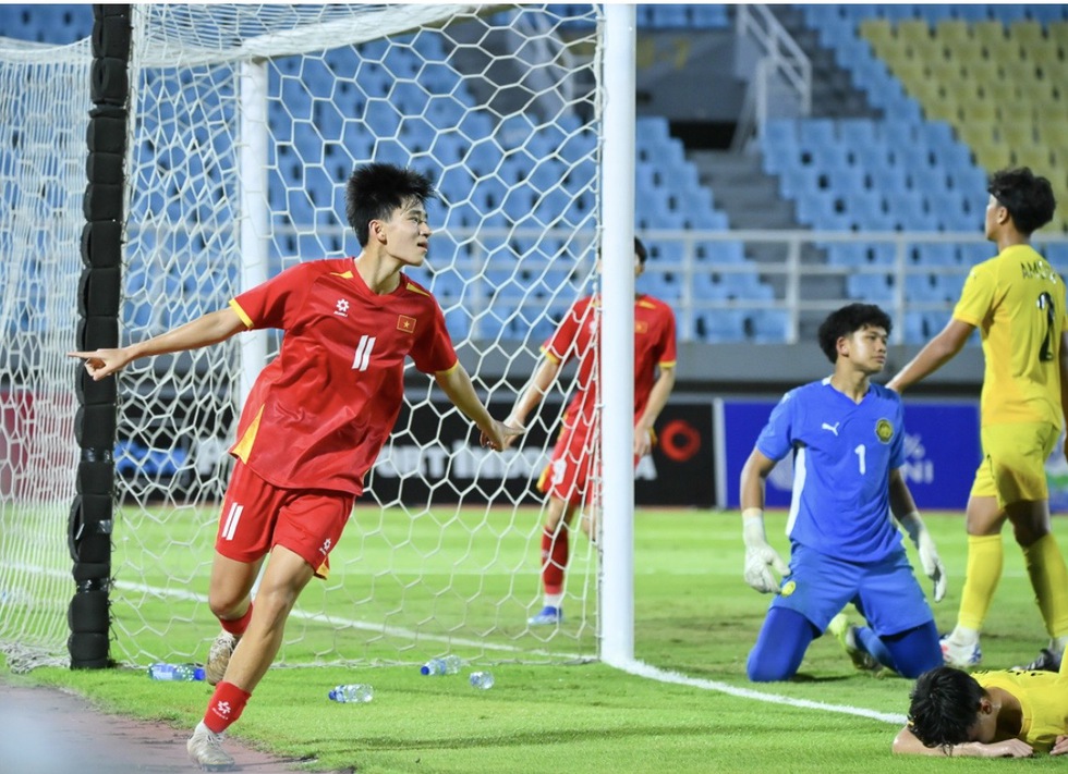 Văn Dương cầu thủ xuất sắc nhất trận chung kết tri ân nhân vật đặc biệt, đó là- Ảnh 4.