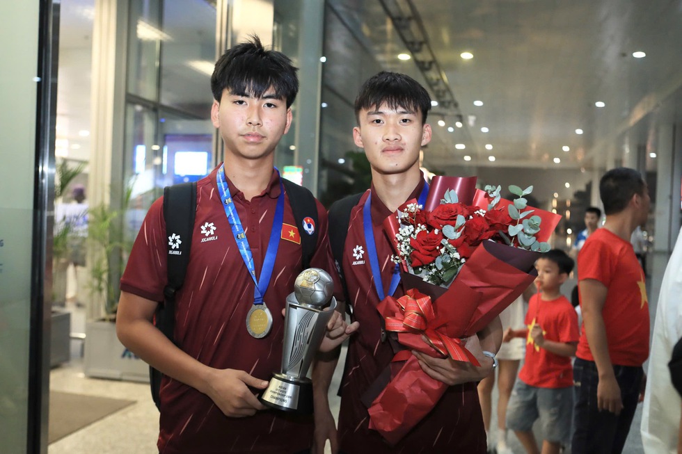 U.17 Việt Nam mang c&uacute;p v&agrave;ng về nước: Kh&ocirc;ng nghỉ ngơi, bắt tay ngay v&agrave;o chinh phục giải ch&acirc;u &Aacute;- Ảnh 5.