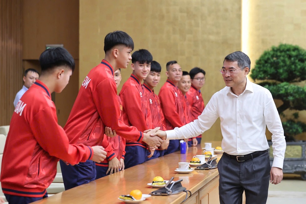 Thủ tướng L&ecirc; Minh Hưng gặp mặt, ch&uacute;c mừng U.17 Việt Nam: &lsquo;Mong đội gi&agrave;nh những chiến thắng lớn hơn&rsquo;- Ảnh 2.
