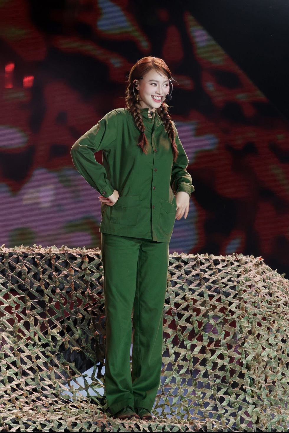 Nhan sắc g&acirc;y ch&uacute; &yacute; của Ninh Dương Lan Ngọc ở tuổi 36- Ảnh 7.