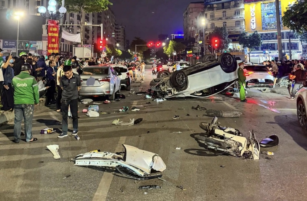 Khởi tố t&agrave;i xế xe Lexus g&acirc;y tai nạn li&ecirc;n ho&agrave;n ở H&agrave; Nội- Ảnh 1.
