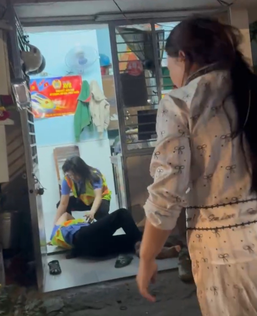 Ngăn người kh&aacute;c vượt r&agrave;o chắn đường sắt, bị đ&aacute;nh: 'L&agrave;m nghề 20 năm chưa từng thấy'- Ảnh 3.