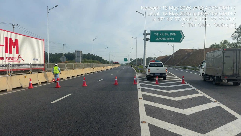 H&ocirc;m nay ph&acirc;n luồng cao tốc Vũng &Aacute;ng - B&ugrave;ng để lắp hệ thống gi&aacute;m s&aacute;t- Ảnh 1.