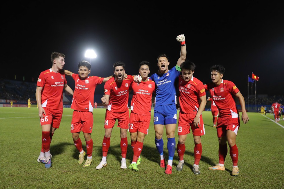 Lịch thi đấu V-League cực hay h&ocirc;m nay: Cuộc chiến sinh tồn, Đ&agrave; Nẵng sẽ rớt hạng nếu thua đội CA TP.HCM?- Ảnh 1.