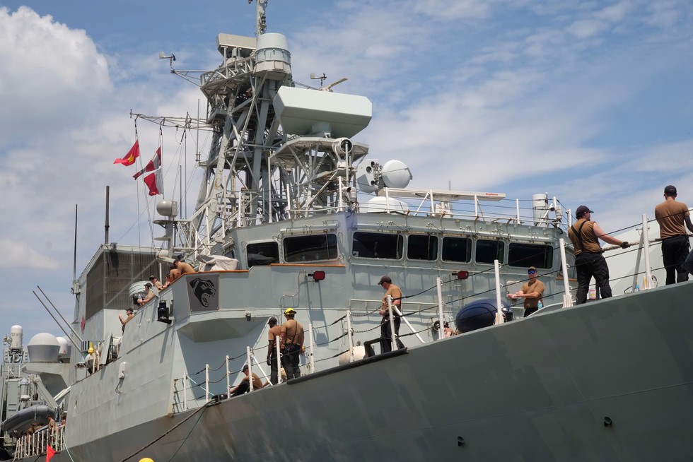 T&agrave;u Hải qu&acirc;n Ho&agrave;ng gia Canada cập cảng Ti&ecirc;n Sa, thăm hữu nghị Đ&agrave; Nẵng- Ảnh 2.