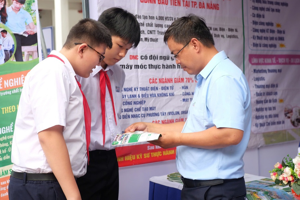  Hướng nghiệp từ sớm, mở sinh kế mới cho lao động sau 'dẹp' vỉa hè- Ảnh 2.