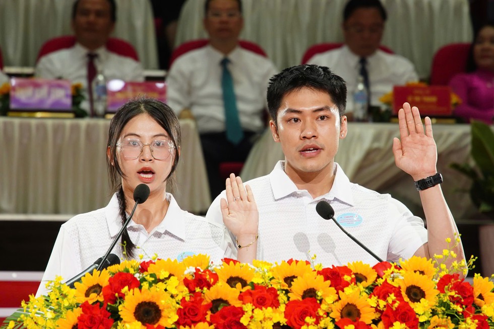 Chủ tịch UBND TP.Đ&agrave; Nẵng thắp lửa, khai mạc ng&agrave;y hội lớn- Ảnh 8.