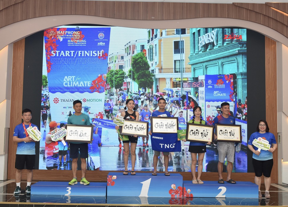 Hồng Lệ và Anh Khôi vô địch giải chạy Hải Phòng Legacy Marathon 2026, lan tỏa thông điệp sống xanh- Ảnh 8.