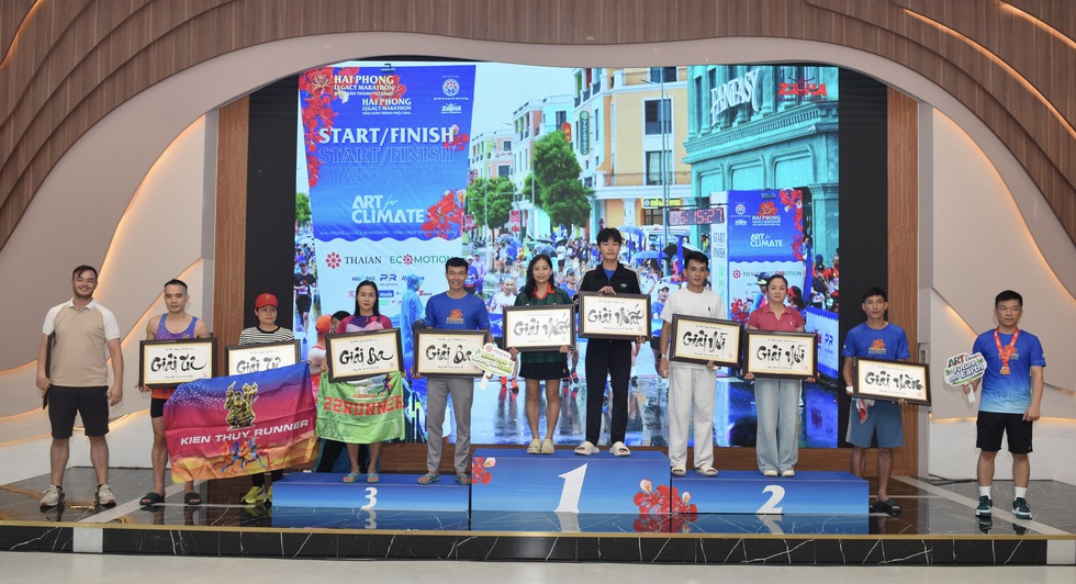 Hồng Lệ và Anh Khôi vô địch giải chạy Hải Phòng Legacy Marathon 2026, lan tỏa thông điệp sống xanh- Ảnh 9.