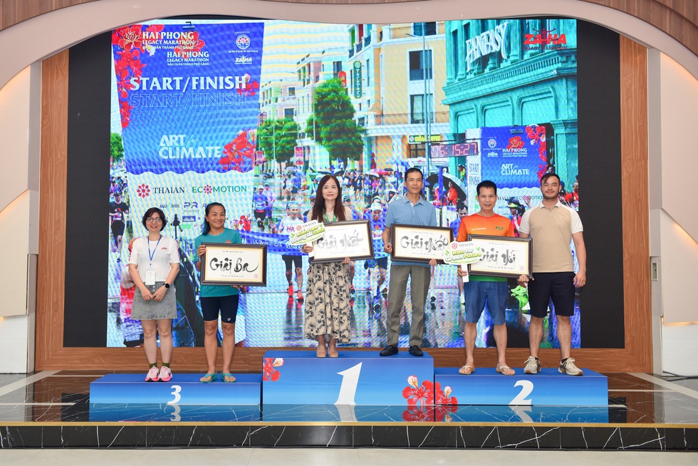 Hồng Lệ v&agrave; Anh Kh&ocirc;i v&ocirc; địch giải chạy Hải Ph&ograve;ng Legacy Marathon 2026, lan tỏa th&ocirc;ng điệp sống xanh- Ảnh 8.