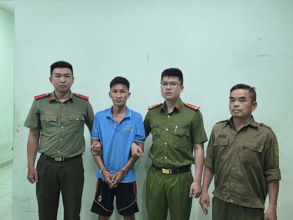 C&ocirc;ng an mời l&agrave;m việc người đ&agrave;n &ocirc;ng bạo h&agrave;nh con ri&ecirc;ng của 'vợ hờ' ở TP.HCM- Ảnh 1.