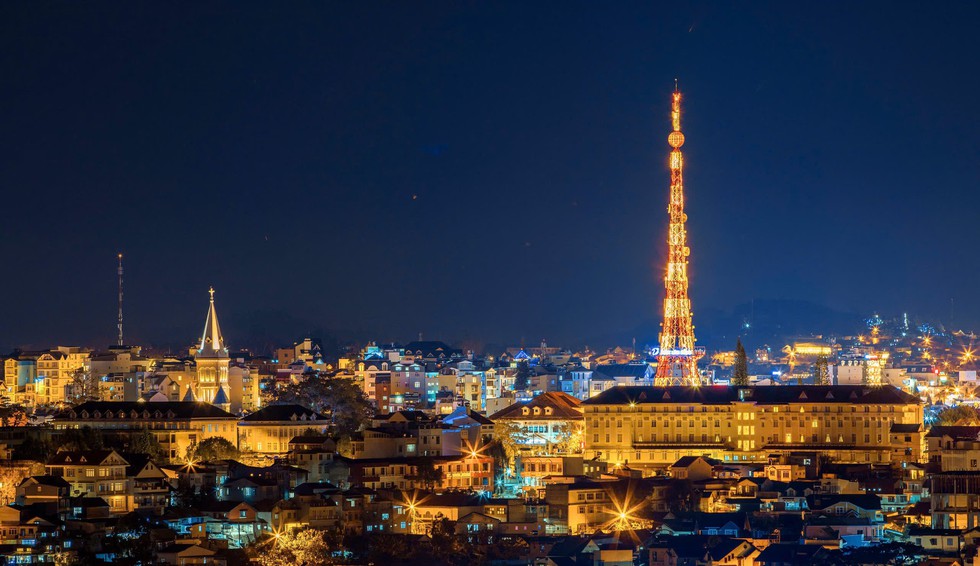 'Vũ điệu &aacute;nh s&aacute;ng cao nguy&ecirc;n' đoạt giải nhất cuộc thi săn ảnh th&aacute;p Eiffel Đ&agrave; Lạt- Ảnh 2.