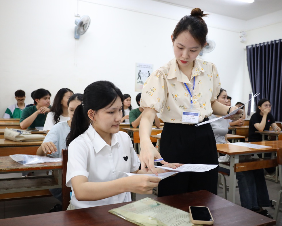 Trước kỳ thi THPT: Nhiều phụ huynh Đ&agrave; Nẵng nghỉ l&agrave;m, đồng h&agrave;nh c&ugrave;ng con - Ảnh 2.